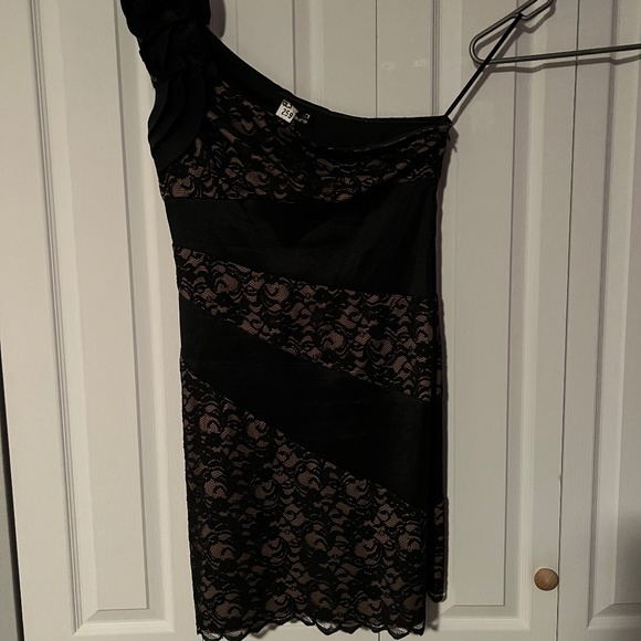 Laura one shoulder dress - Picture 1 of 4